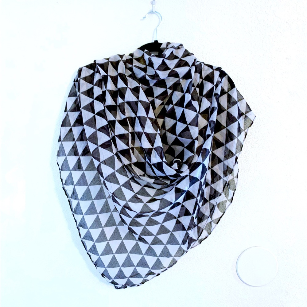 Target Geometric Scarf